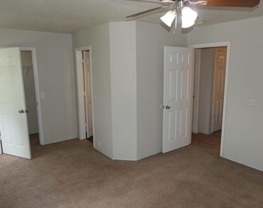 2114 Village Crossing Trail - Photo Thumbnail 12