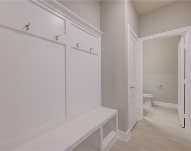 1709 Summerlyn - Photo Thumbnail 5