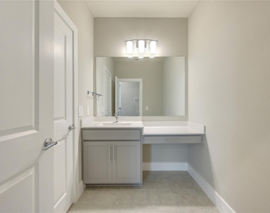 1709 Summerlyn - Photo Thumbnail 31