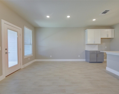 1709 Summerlyn - Photo Thumbnail 21