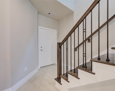 1709 Summerlyn - Photo Thumbnail 4
