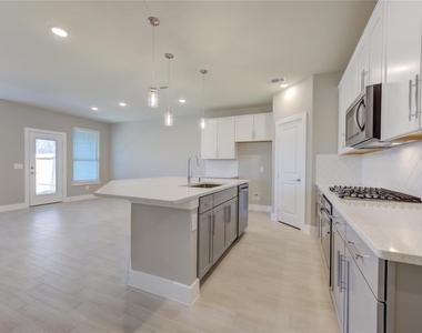 1709 Summerlyn - Photo Thumbnail 9