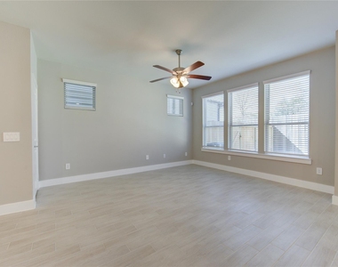1709 Summerlyn - Photo Thumbnail 27