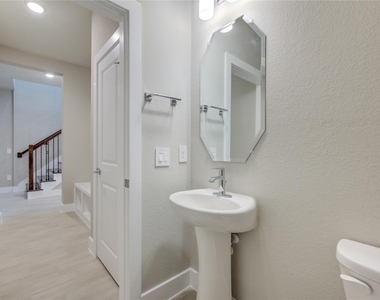 1709 Summerlyn - Photo Thumbnail 6