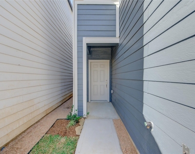 1709 Summerlyn - Photo Thumbnail 1