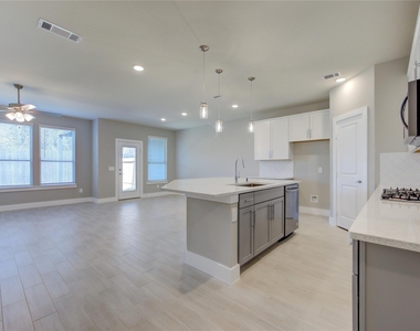 1709 Summerlyn - Photo Thumbnail 10
