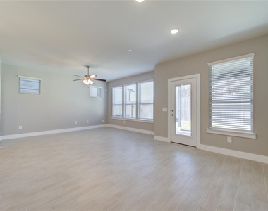 1709 Summerlyn - Photo Thumbnail 20