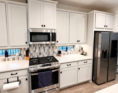 937 Newport Creek Drive - Photo Thumbnail 8