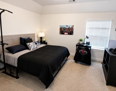 937 Newport Creek Drive - Photo Thumbnail 19
