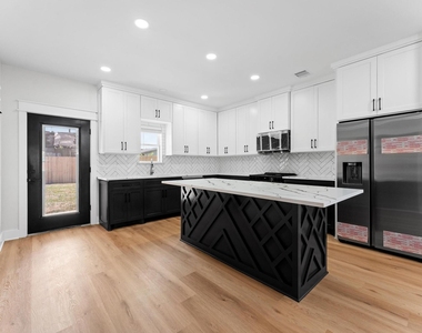7222 Market Street - Photo Thumbnail 4