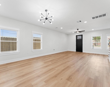 7222 Market Street - Photo Thumbnail 2