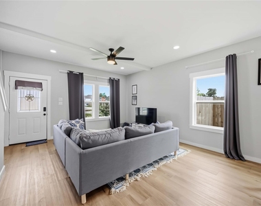 5403 Amy Street - Photo Thumbnail 5