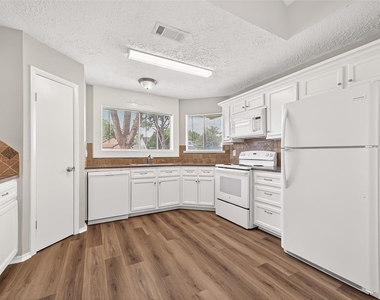 13215 Vista Oro Drive - Photo Thumbnail 8