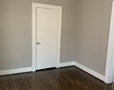 2112 Berry Street - Photo Thumbnail 5