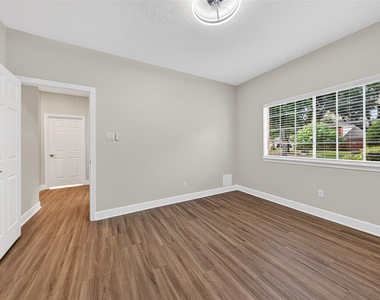 2015 Rosalyn Court - Photo Thumbnail 24