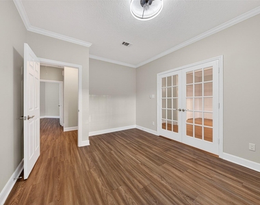 2015 Rosalyn Court - Photo Thumbnail 7