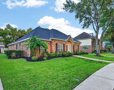 2015 Rosalyn Court - Photo Thumbnail 1