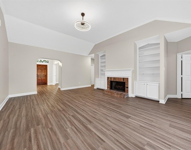2015 Rosalyn Court - Photo Thumbnail 10