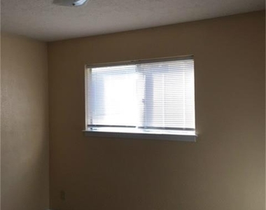 275 N 7th Street - Photo Thumbnail 3
