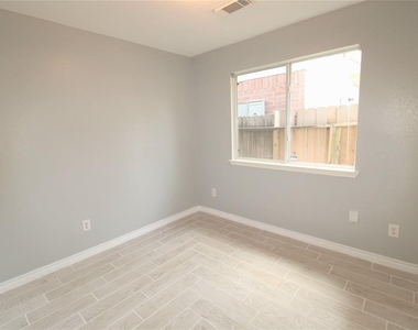 15427 Bammel Fields Court - Photo Thumbnail 10