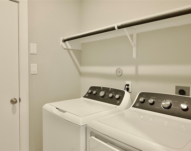 3207 Tilley Drive - Photo Thumbnail 19