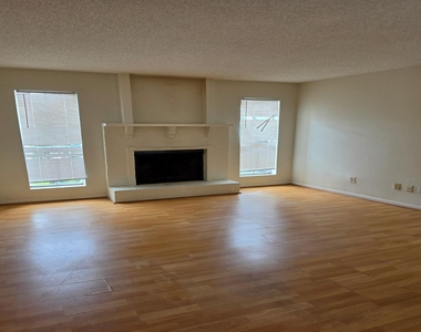 1500 Bay Area Boulevard - Photo Thumbnail 5