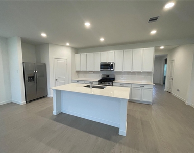 16503 Texas Palmetto Way - Photo Thumbnail 3