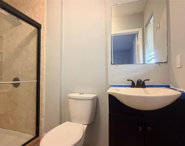 3007 Akard Street - Photo Thumbnail 4