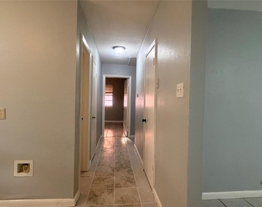 3007 Akard Street - Photo Thumbnail 5