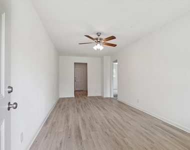 5111 Clover Street - Photo Thumbnail 1