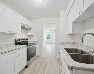 5111 Clover Street - Photo Thumbnail 3