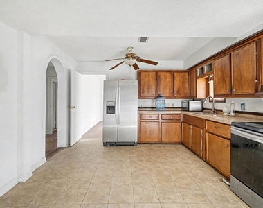 12215 Myrtle Avenue - Photo Thumbnail 5