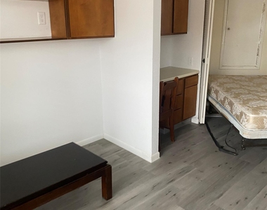 7901 Cambridge Street - Photo Thumbnail 5