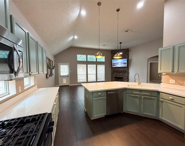 903 Cascade Ridge - Photo Thumbnail 8
