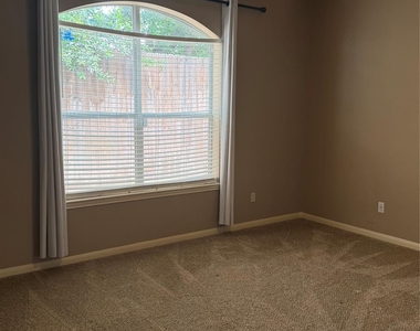 903 Cascade Ridge - Photo Thumbnail 10