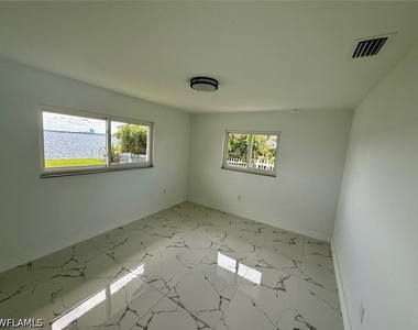 111 E North Shore Avenue - Photo Thumbnail 17