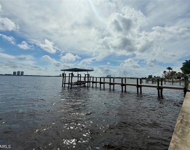 111 E North Shore Avenue - Photo Thumbnail 38