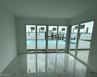 111 E North Shore Avenue - Photo Thumbnail 9