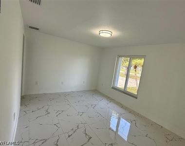 111 E North Shore Avenue - Photo Thumbnail 19