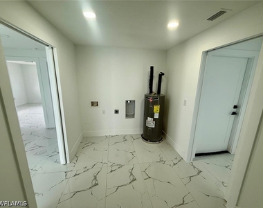 111 E North Shore Avenue - Photo Thumbnail 11