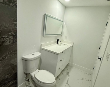 111 E North Shore Avenue - Photo Thumbnail 16