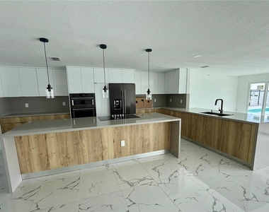111 E North Shore Avenue - Photo Thumbnail 4