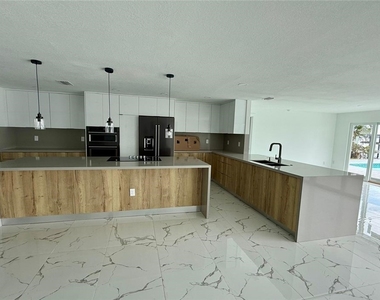 111 E North Shore Avenue - Photo Thumbnail 7