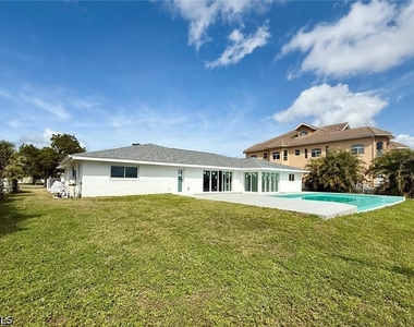 111 E North Shore Avenue - Photo Thumbnail 27