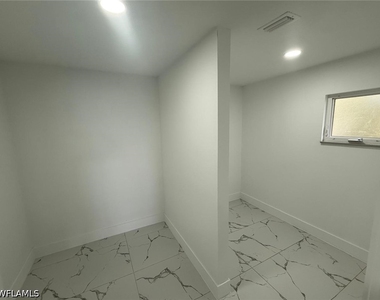 111 E North Shore Avenue - Photo Thumbnail 18