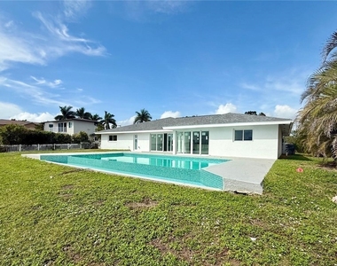111 E North Shore Avenue - Photo Thumbnail 31