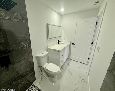 111 E North Shore Avenue - Photo Thumbnail 14