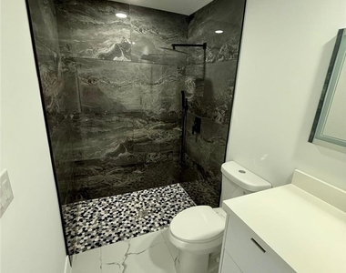 111 E North Shore Avenue - Photo Thumbnail 25