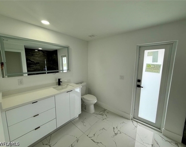 111 E North Shore Avenue - Photo Thumbnail 20