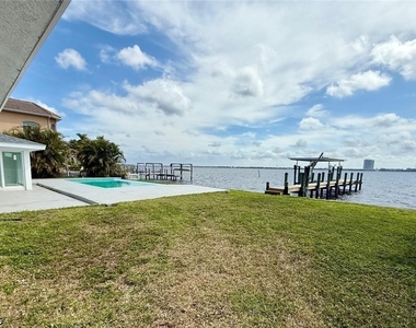 111 E North Shore Avenue - Photo Thumbnail 36